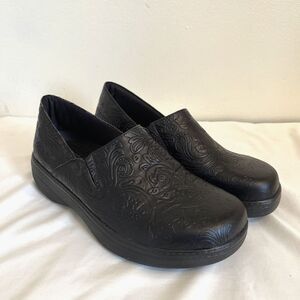 LANDAU Women’s Leather Vitality Nursing Slip On Shoe Clog, Black Paisley- Size 9